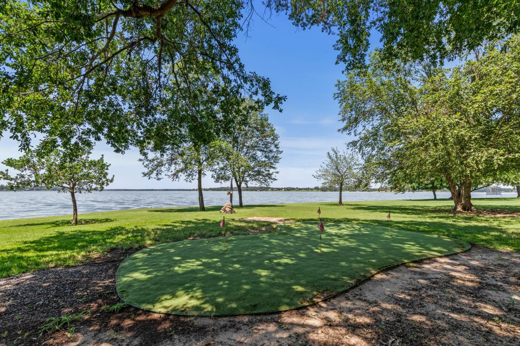 Lakeside Couple'S Retreat With Hot Tub Villa Malakoff Exterior photo