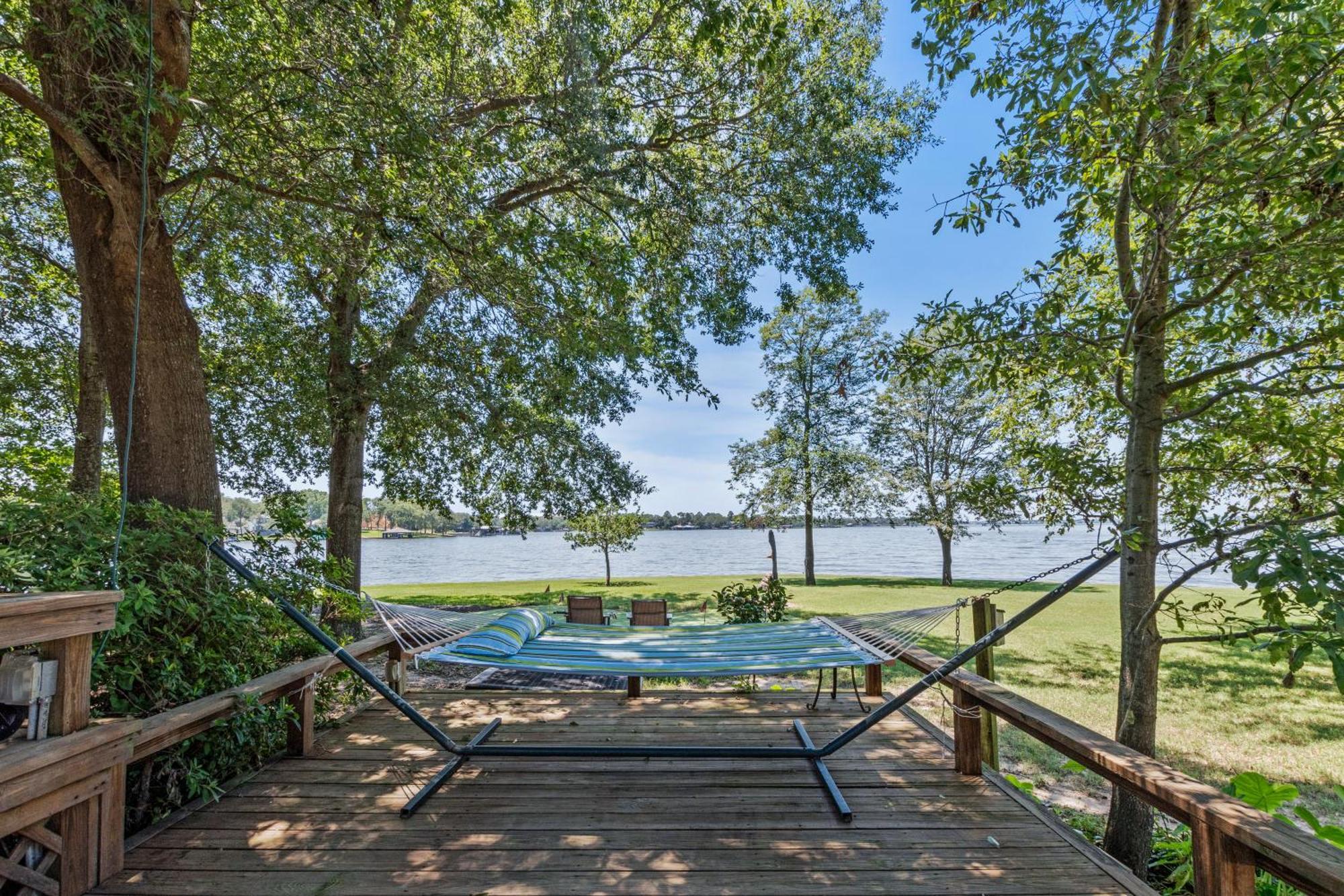 Lakeside Couple'S Retreat With Hot Tub Villa Malakoff Exterior photo