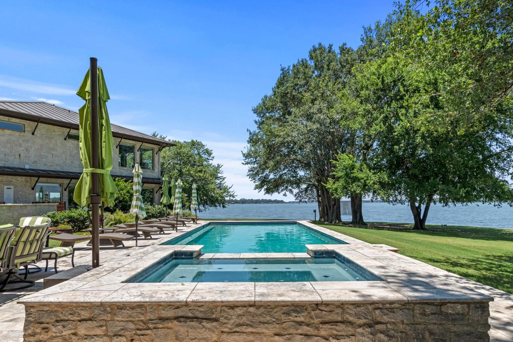 Lakeside Couple'S Retreat With Hot Tub Villa Malakoff Exterior photo