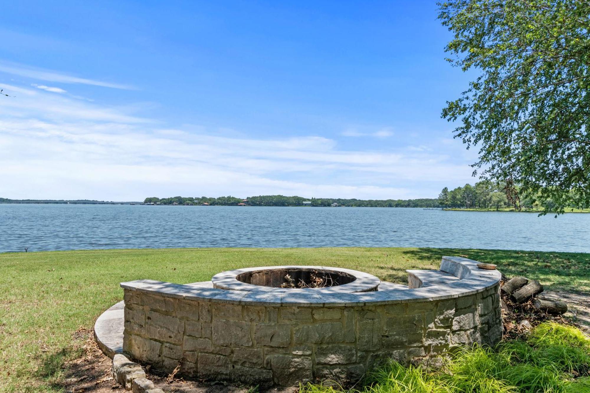 Lakeside Couple'S Retreat With Hot Tub Villa Malakoff Exterior photo